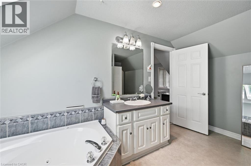 Walk through, semi-ensuite bathroom with separate toilet room - 1 Idared Road, Carlisle, ON - Indoor Photo Showing Bathroom