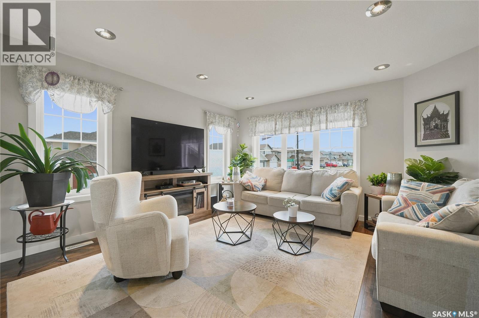 303 East Hampton Boulevard E, Saskatoon, SK
