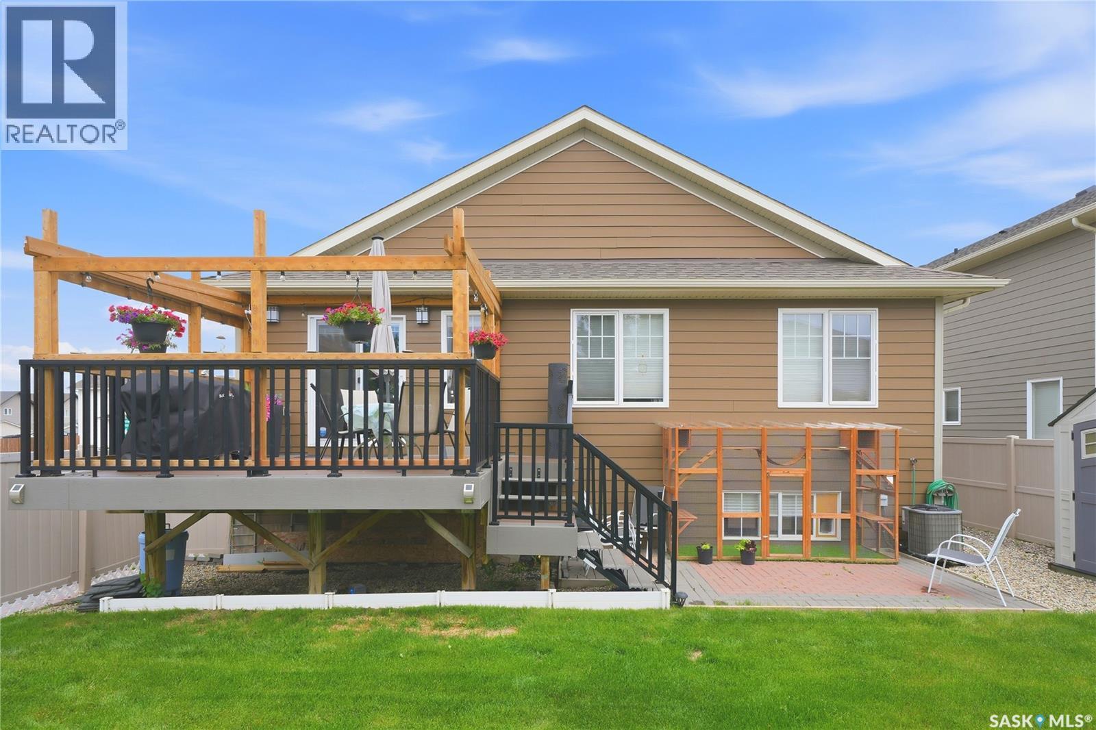 303 East Hampton Boulevard E, Saskatoon, SK