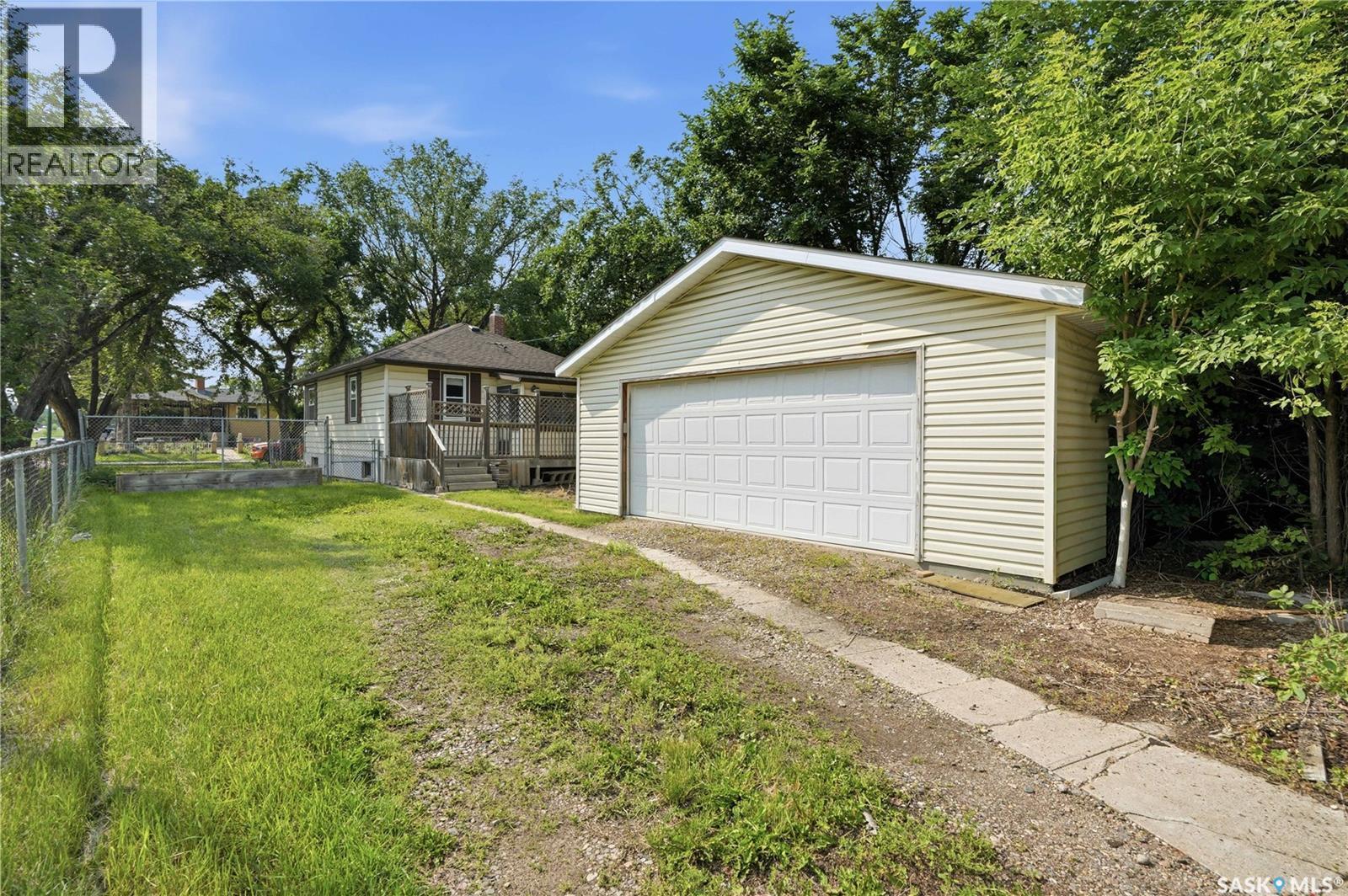 806 L Avenue N, Saskatoon, SK