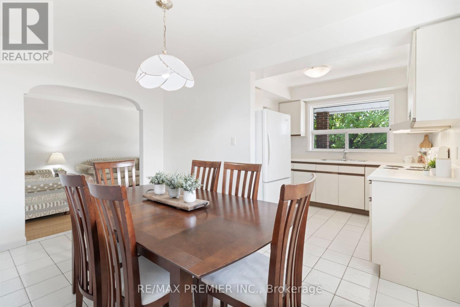 30 Forthbridge Crescent, Toronto, ON