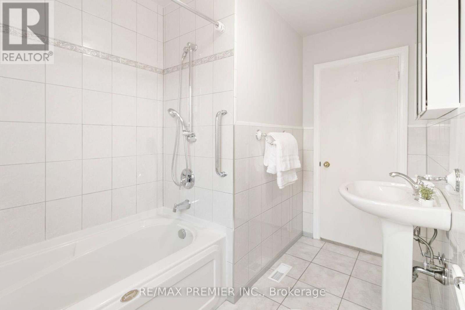 30 Forthbridge Crescent, Toronto, ON