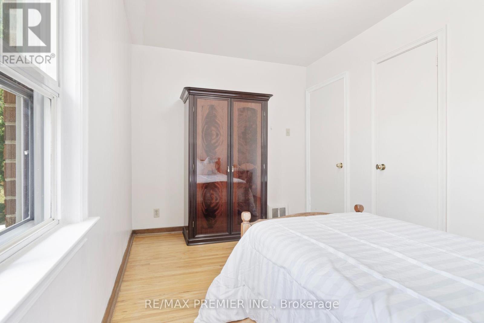 30 Forthbridge Crescent, Toronto, ON
