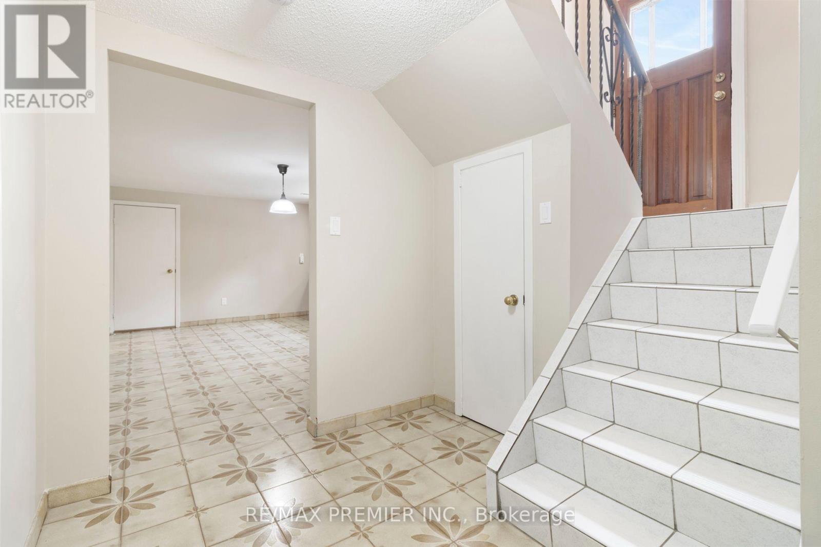 30 Forthbridge Crescent, Toronto, ON