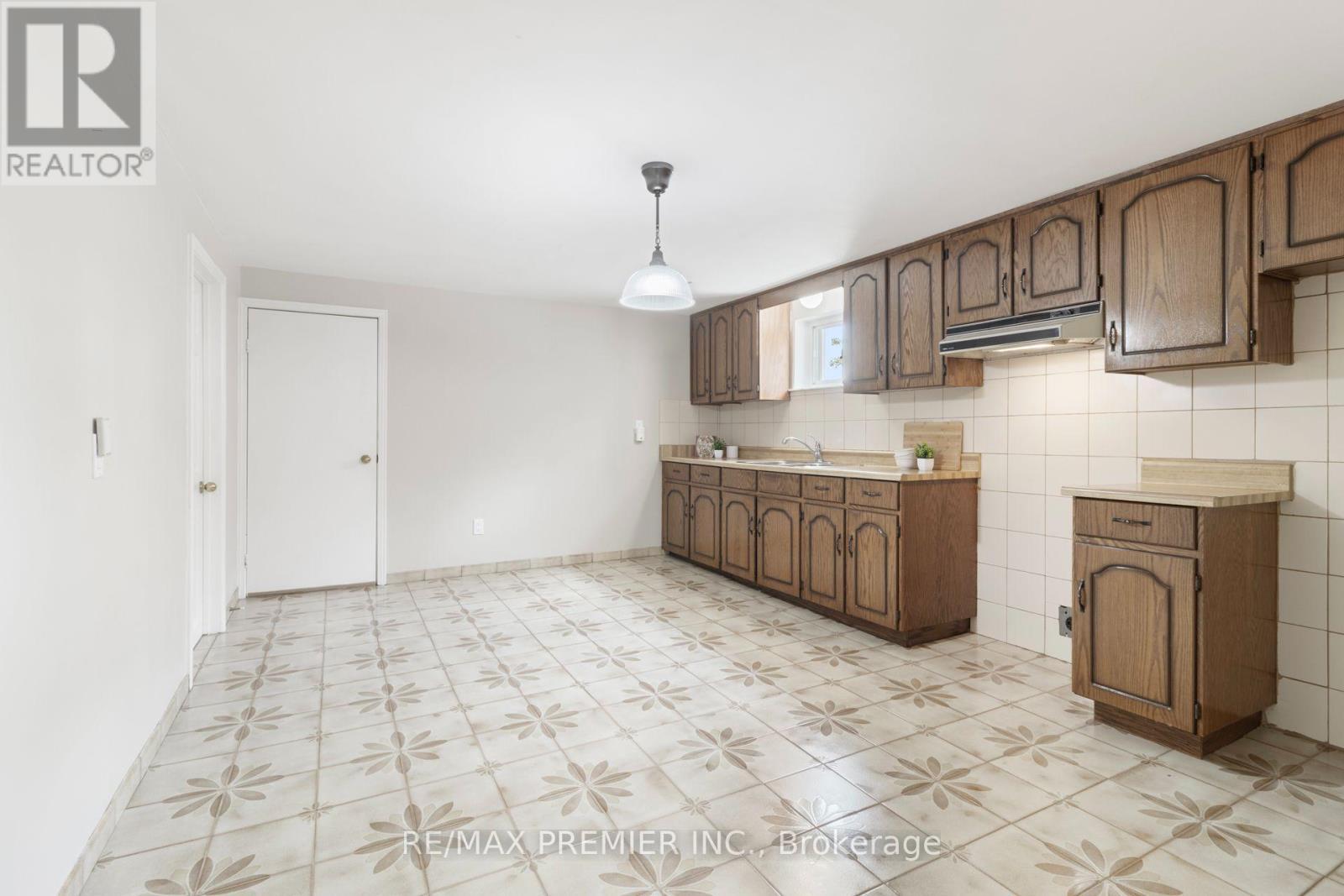 30 Forthbridge Crescent, Toronto, ON