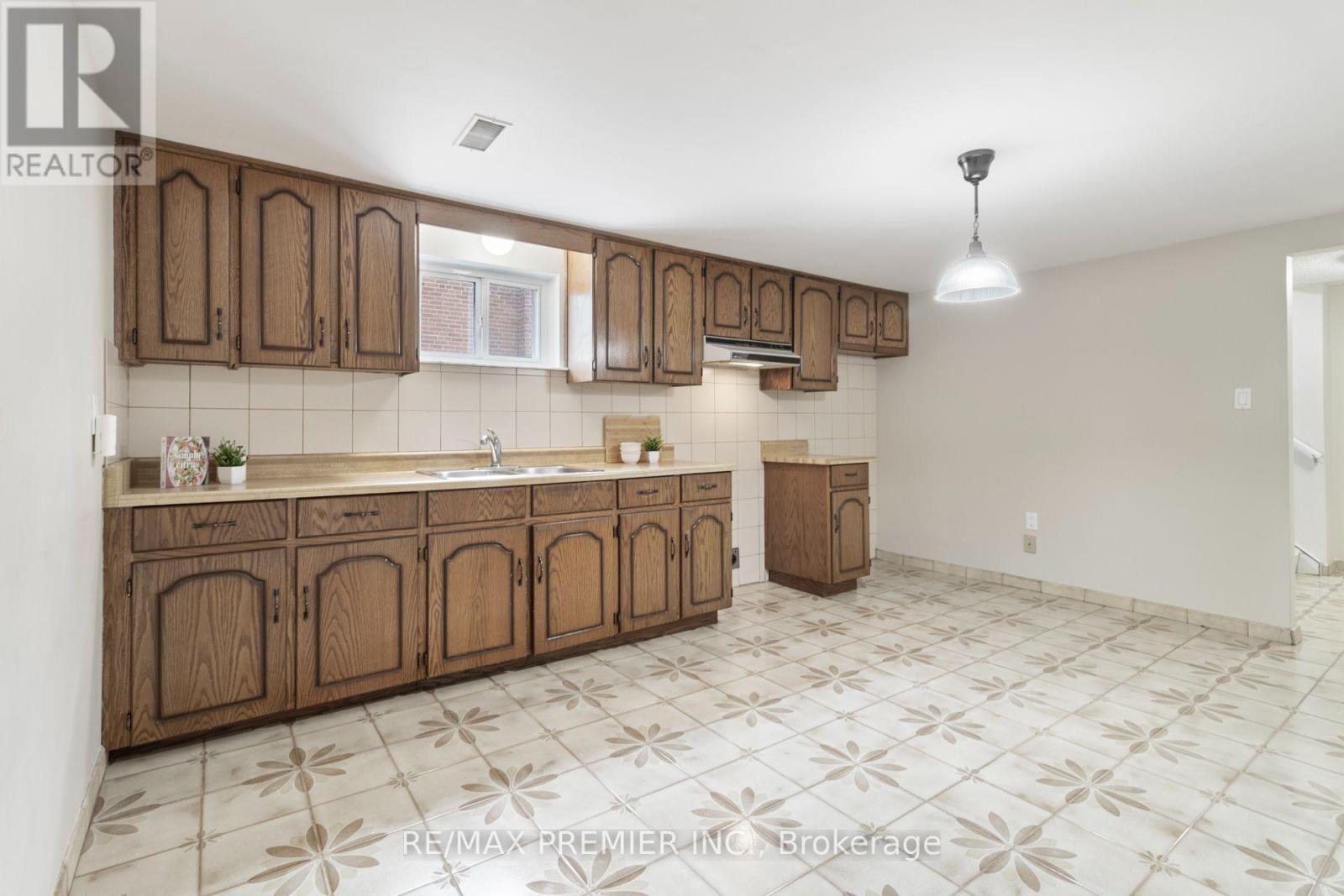 30 Forthbridge Crescent, Toronto, ON