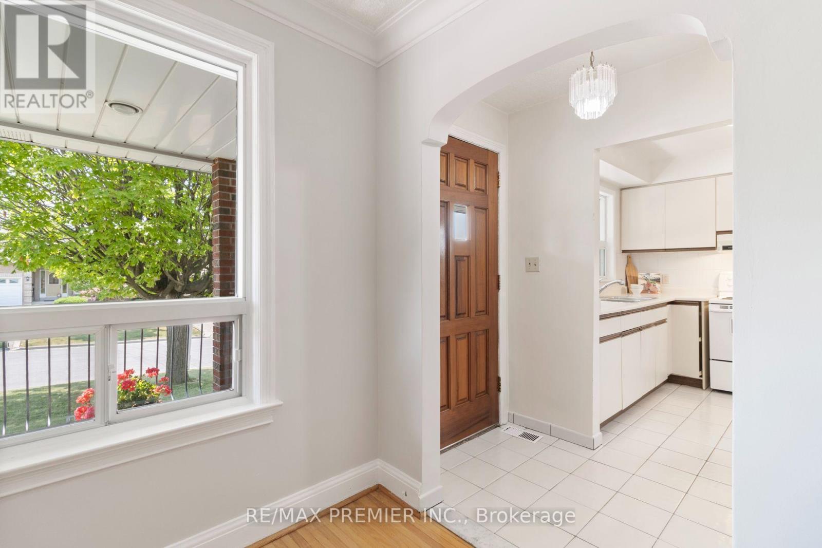 30 Forthbridge Crescent, Toronto, ON