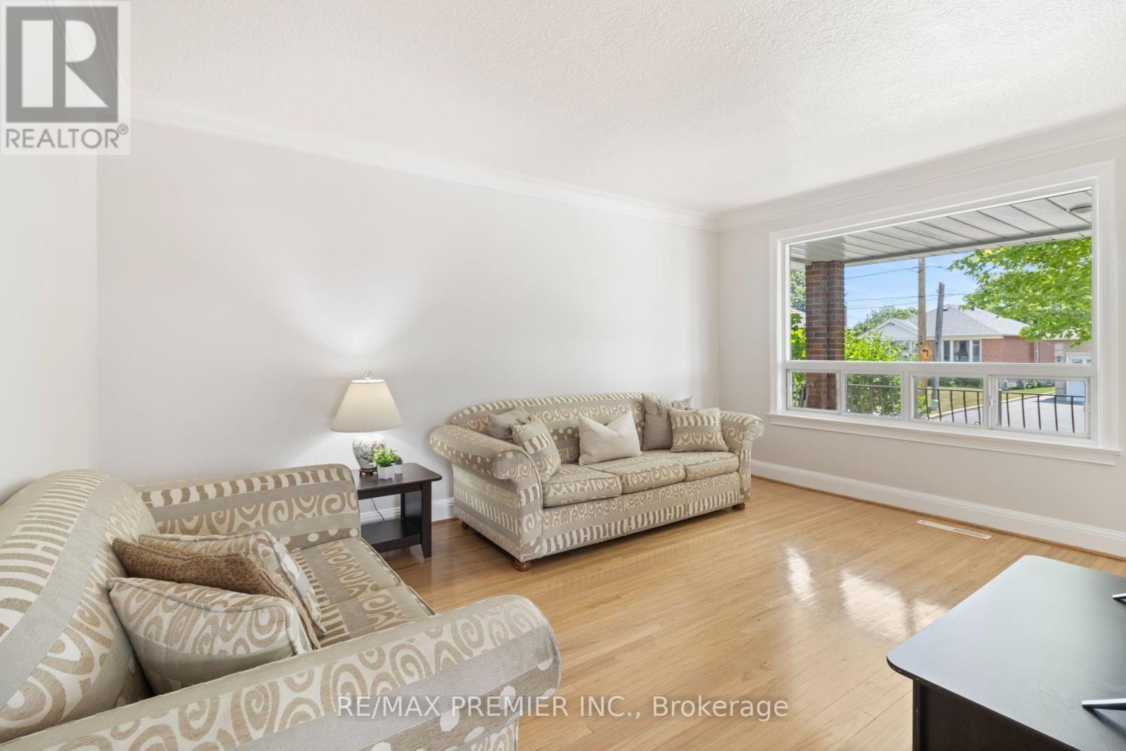 30 Forthbridge Crescent, Toronto, ON