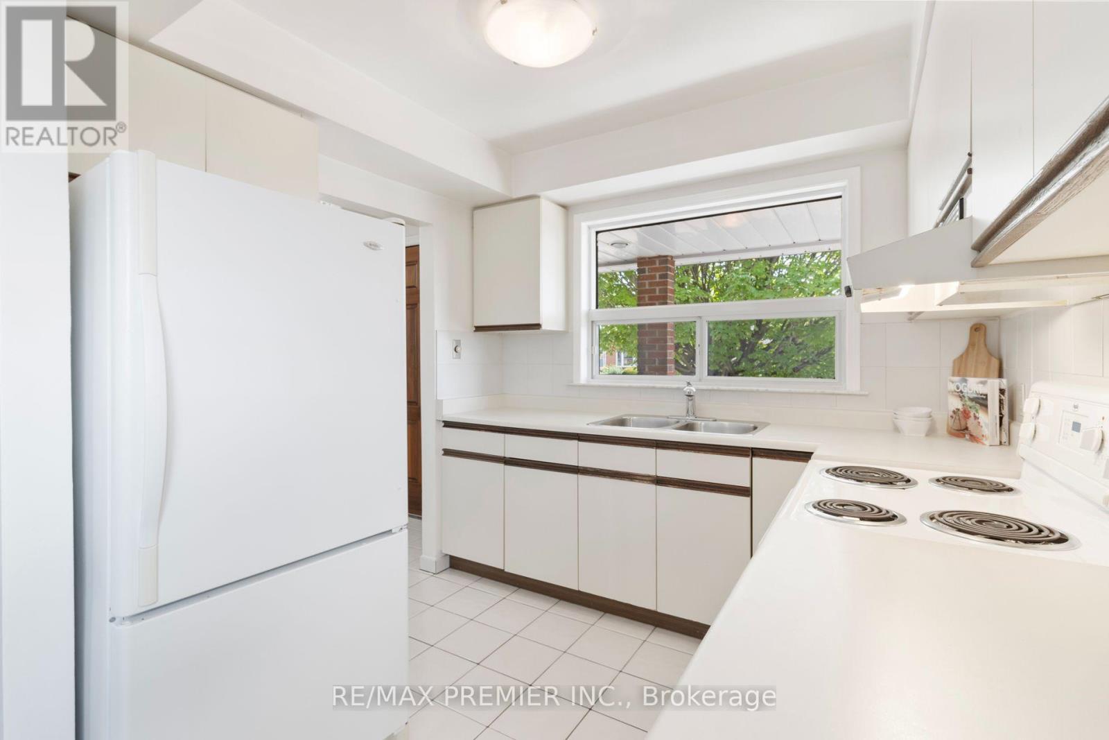 30 Forthbridge Crescent, Toronto, ON