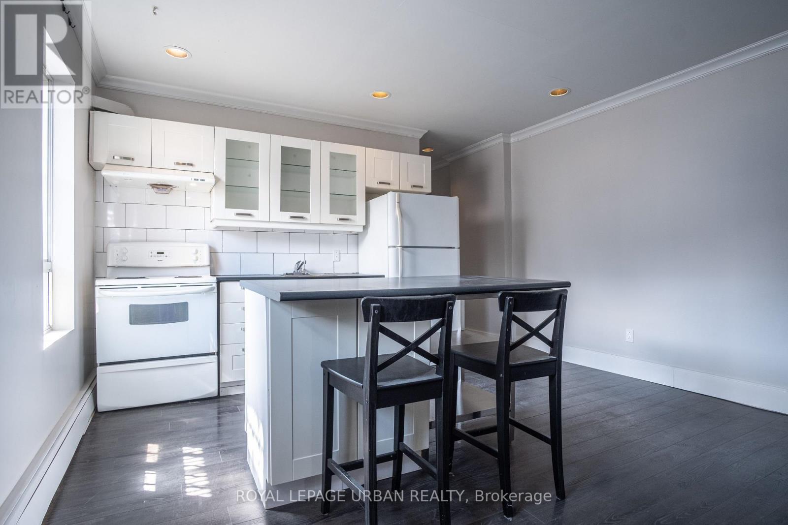 2 - 636 Danforth Avenue, Toronto, ON