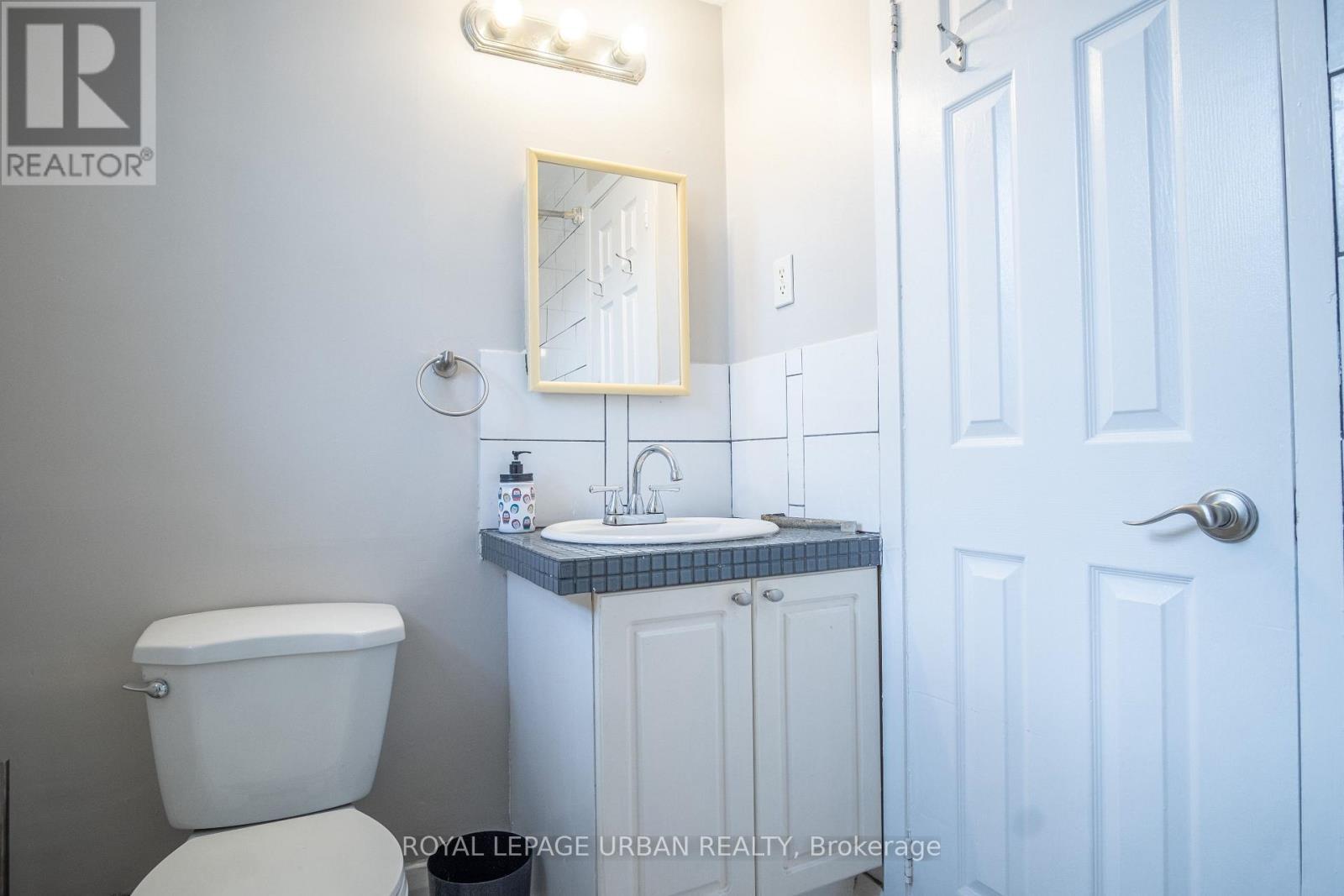 2 - 636 Danforth Avenue, Toronto, ON