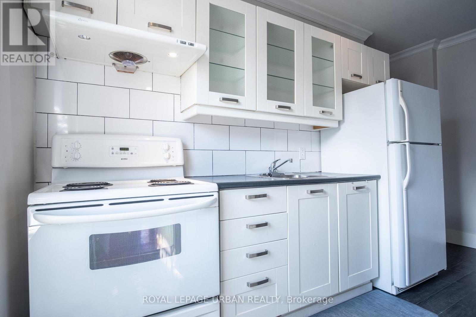 2 - 636 Danforth Avenue, Toronto, ON