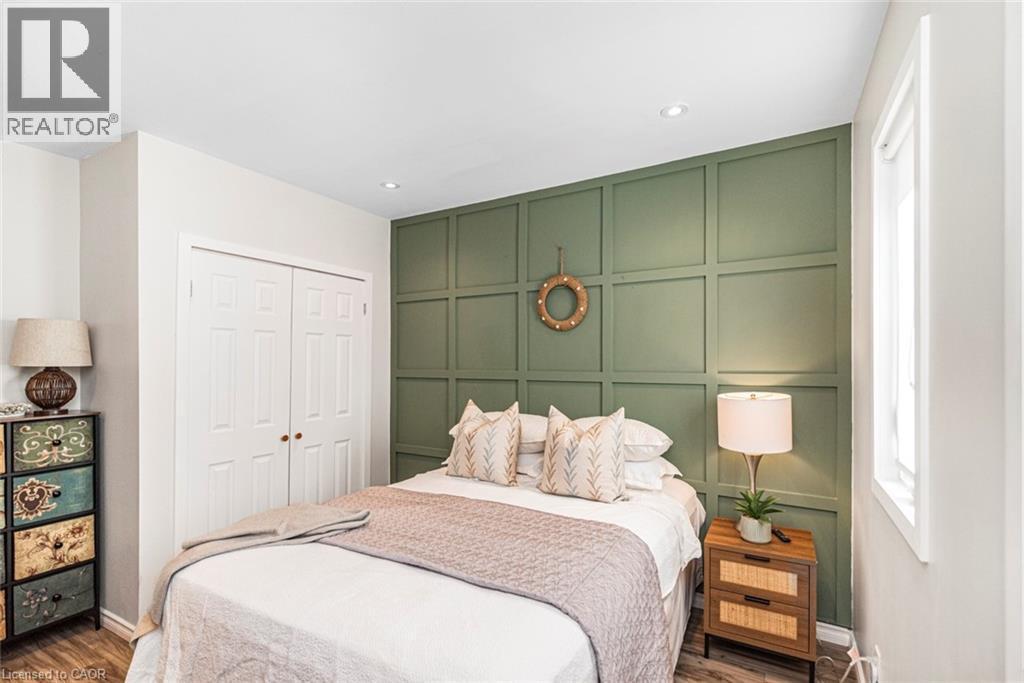134 Erie Avenue, Hamilton, ON - Indoor Photo Showing Bedroom