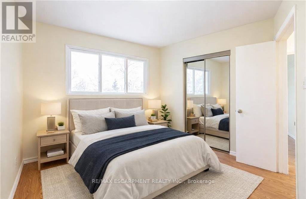 VIRTUALLY STAGED - 16 Garrow Drive, Hamilton, ON