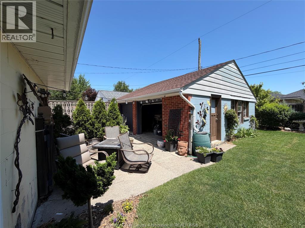 858 Laporte, Windsor, ON