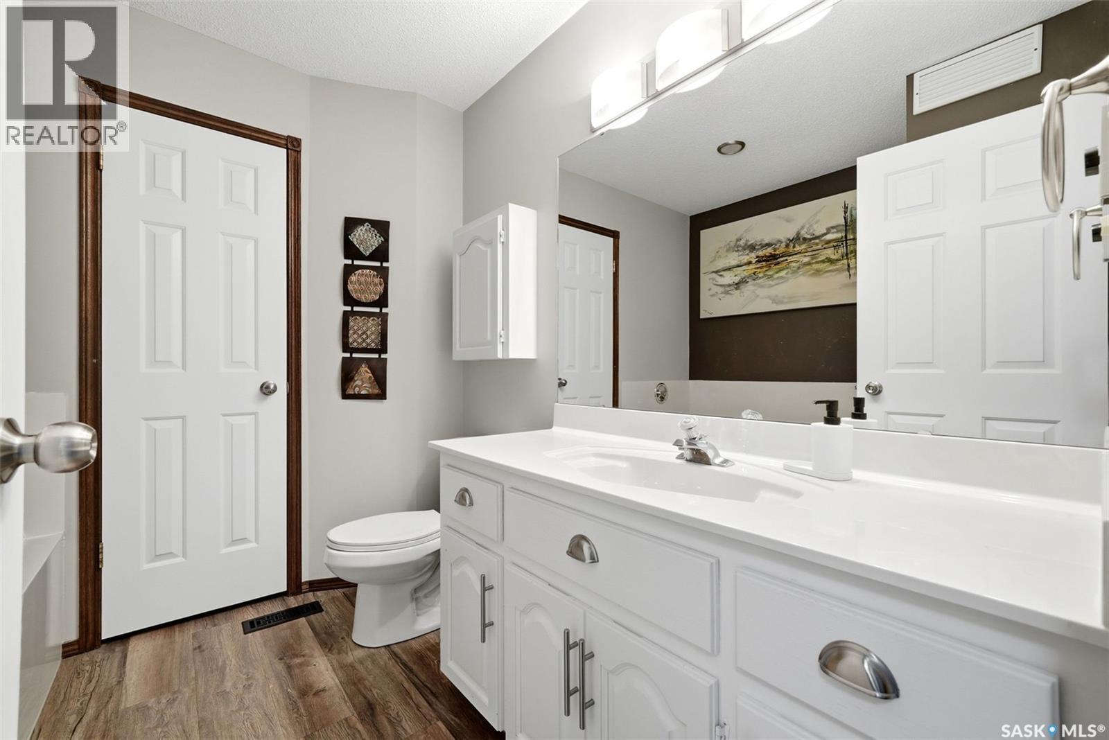5414 Ballantine Court, Regina, SK