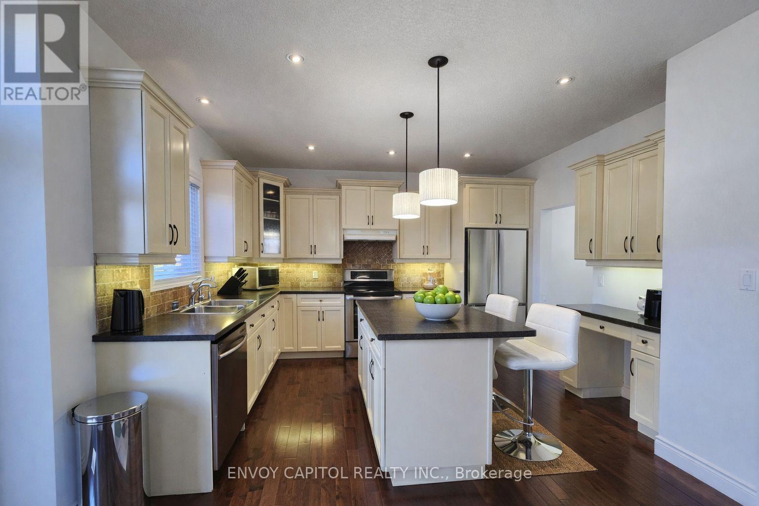 402 Palamino Place, Waterloo, ON