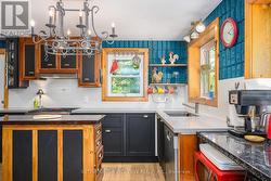 Country kitchen w/prep island -