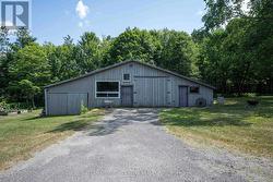 Barn / work shop so many possibilities -