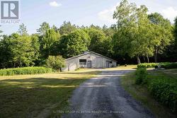 Barn with concrete floors/hydro/water and parking -