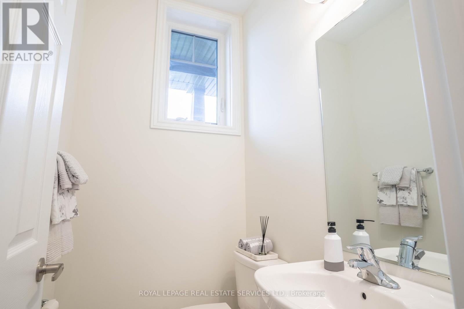 84 Barkerville Drive, Whitby, ON