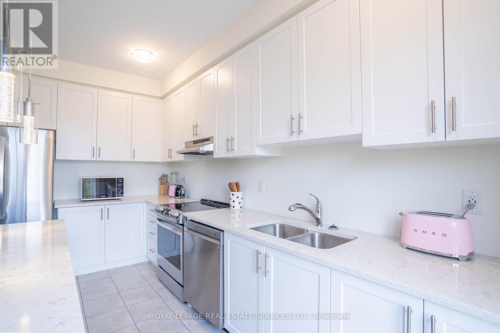 84 Barkerville Drive, Whitby, ON