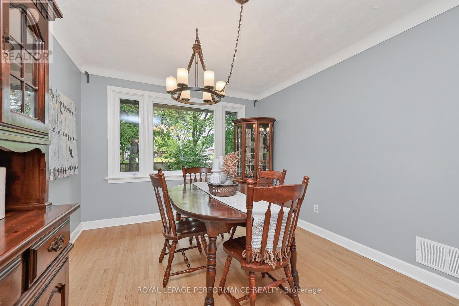 Dining room - 140 Begonia Avenue, Ottawa, ON
