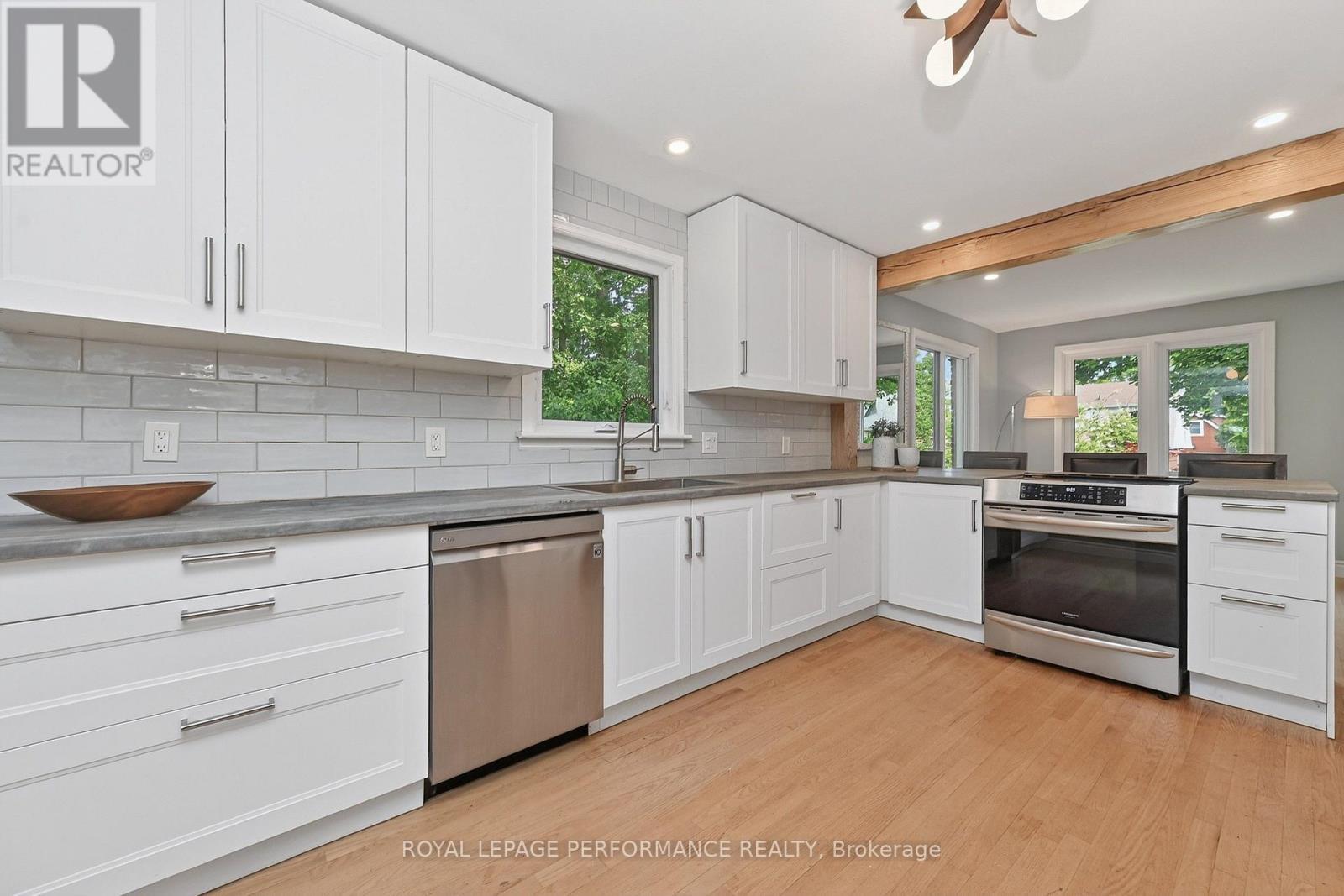 Kitchen - 140 Begonia Avenue, Ottawa, ON