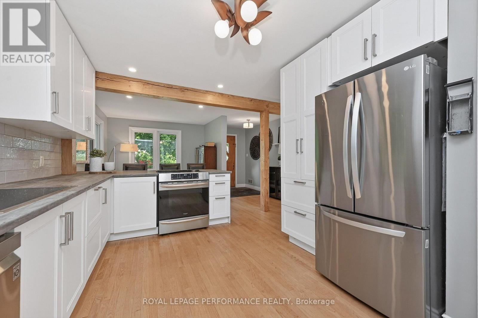 Kitchen - 140 Begonia Avenue, Ottawa, ON