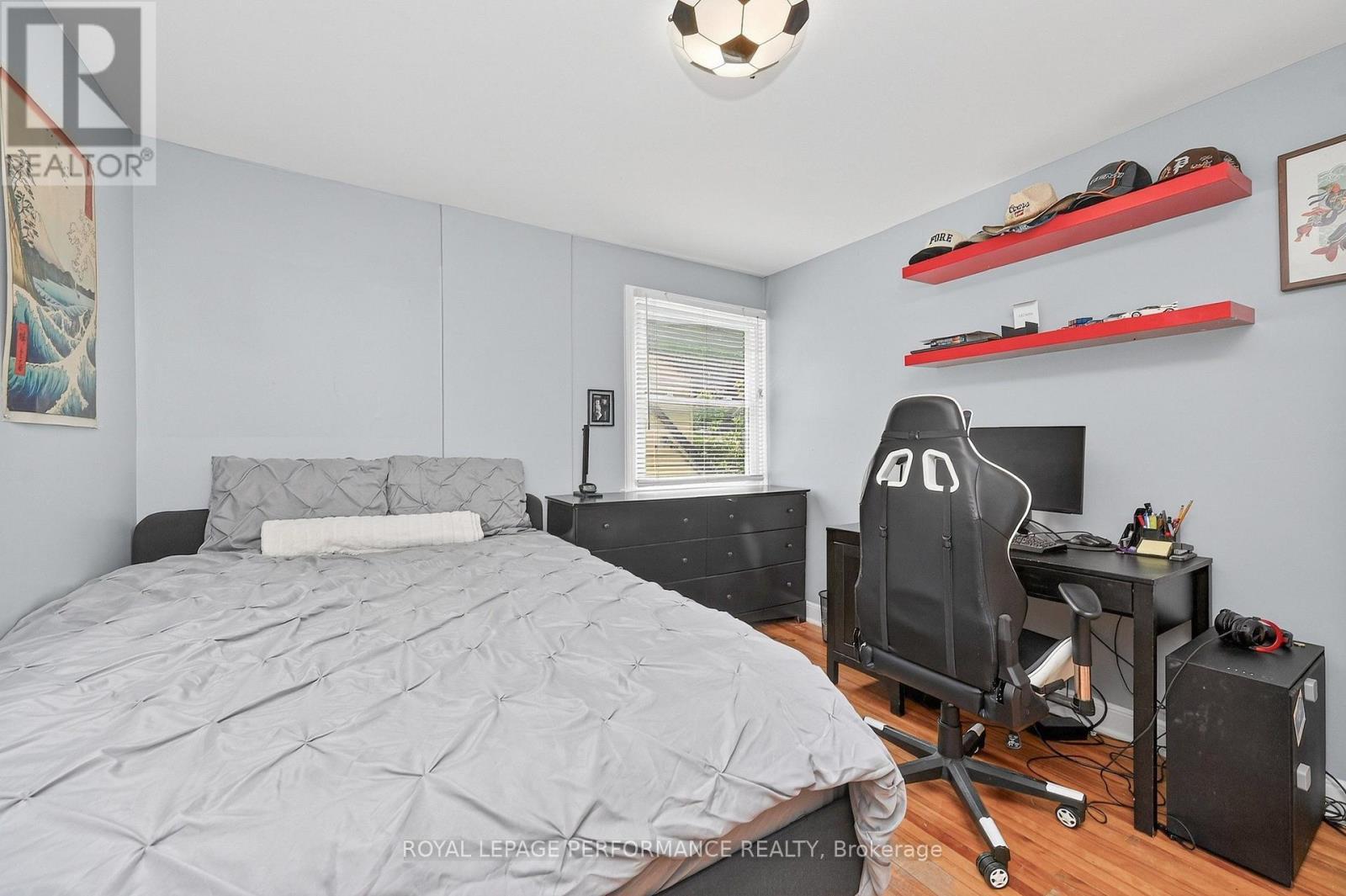 Second bedroom - 140 Begonia Avenue, Ottawa, ON
