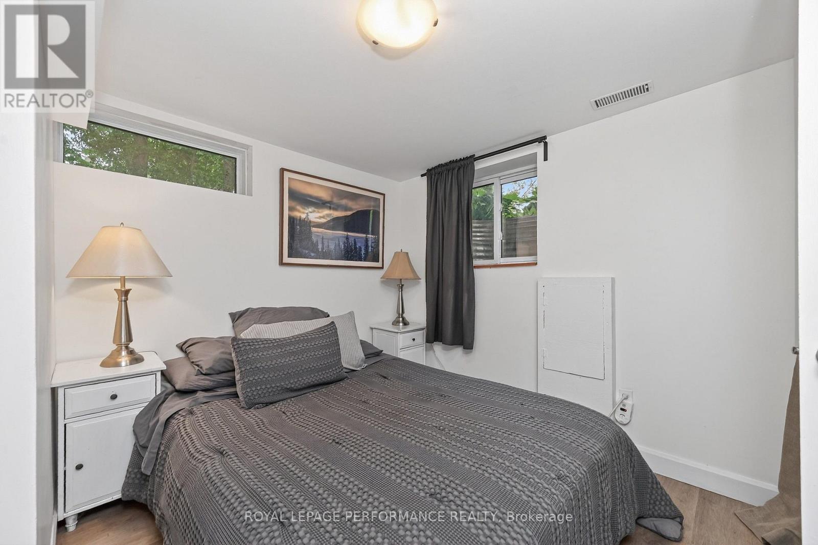 Lower level bedroom - 140 Begonia Avenue, Ottawa, ON