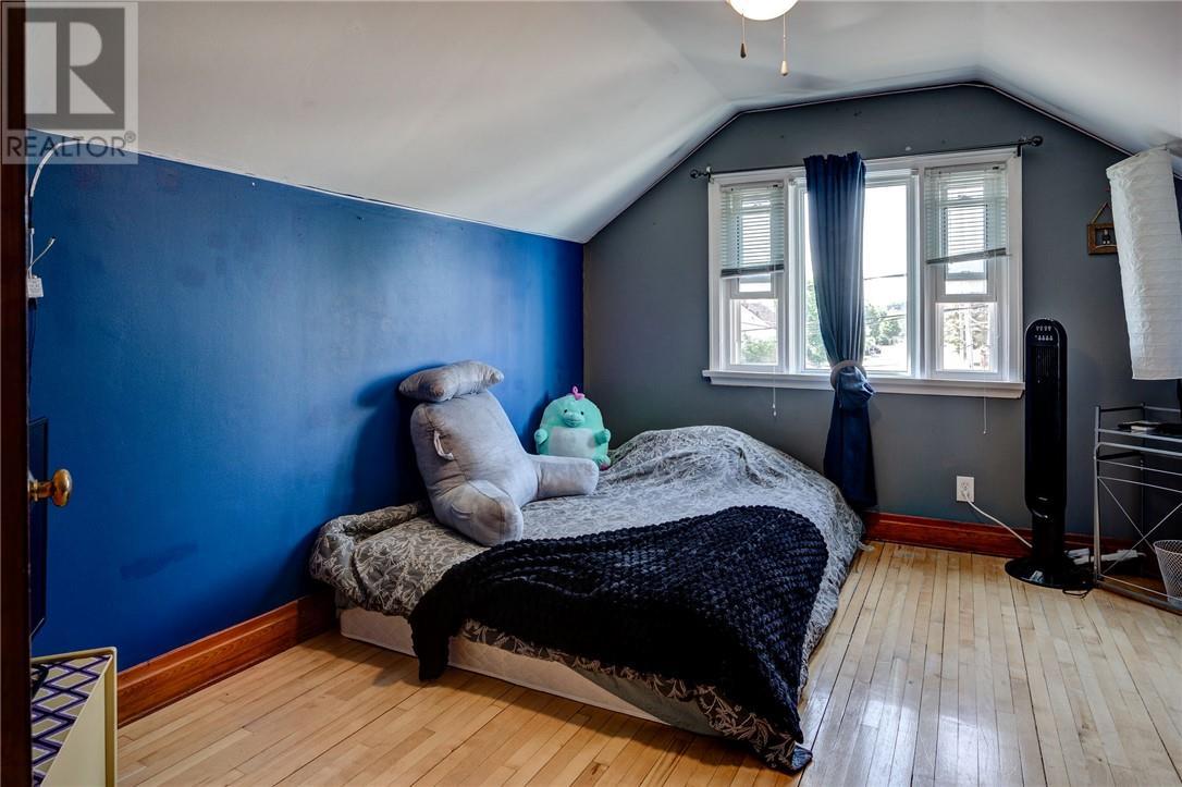 64 Desjardins, Garson, ON - Indoor Photo Showing Bedroom
