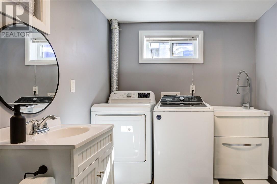 64 Desjardins, Garson, ON - Indoor Photo Showing Laundry Room