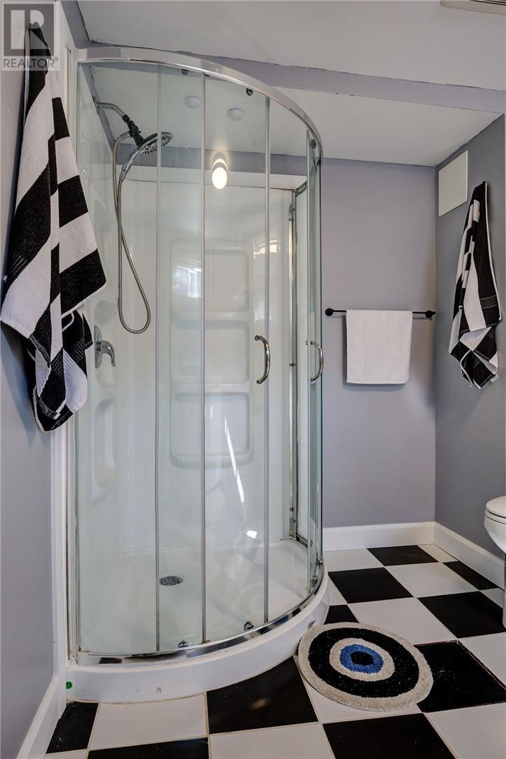 64 Desjardins, Garson, ON - Indoor Photo Showing Bathroom