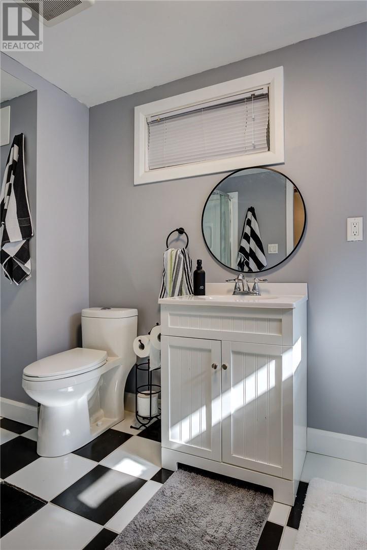 64 Desjardins, Garson, ON - Indoor Photo Showing Bathroom
