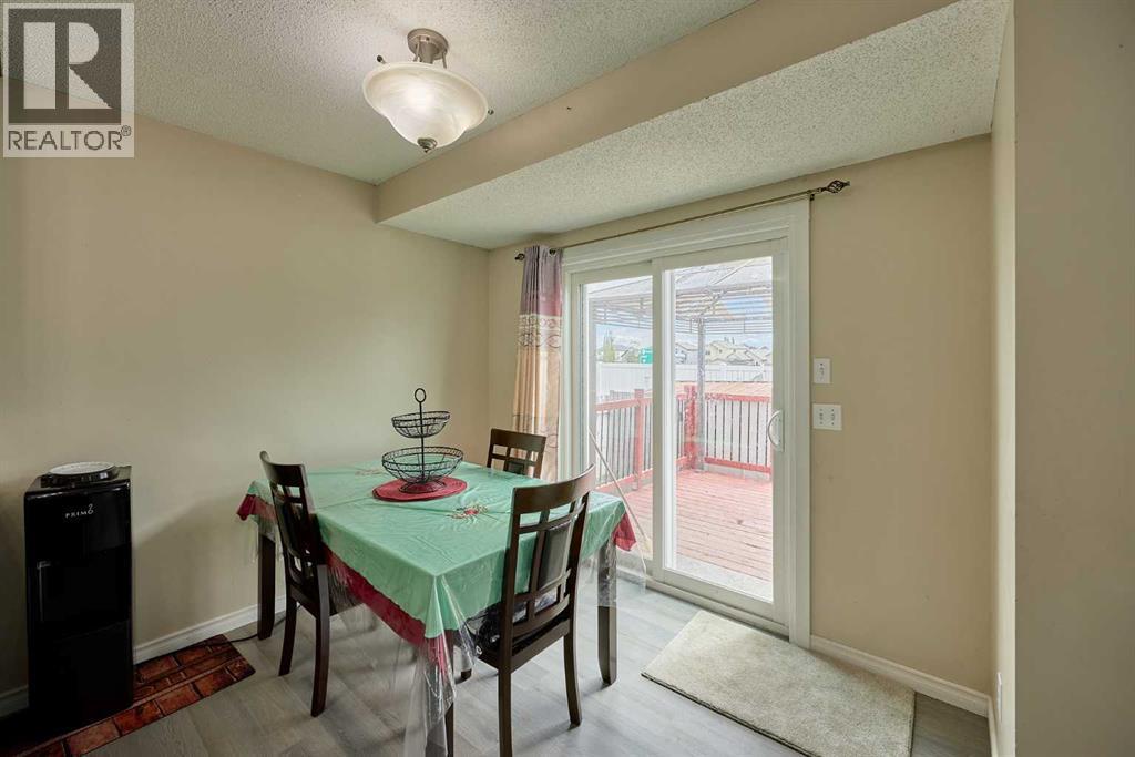 117 Douglas Ridge Circle Se, Calgary, AB