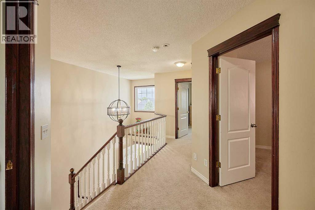 117 Douglas Ridge Circle Se, Calgary, AB