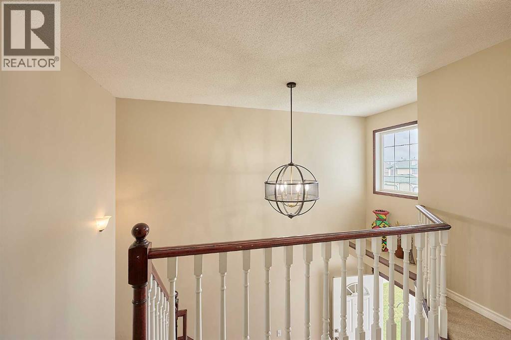 117 Douglas Ridge Circle Se, Calgary, AB