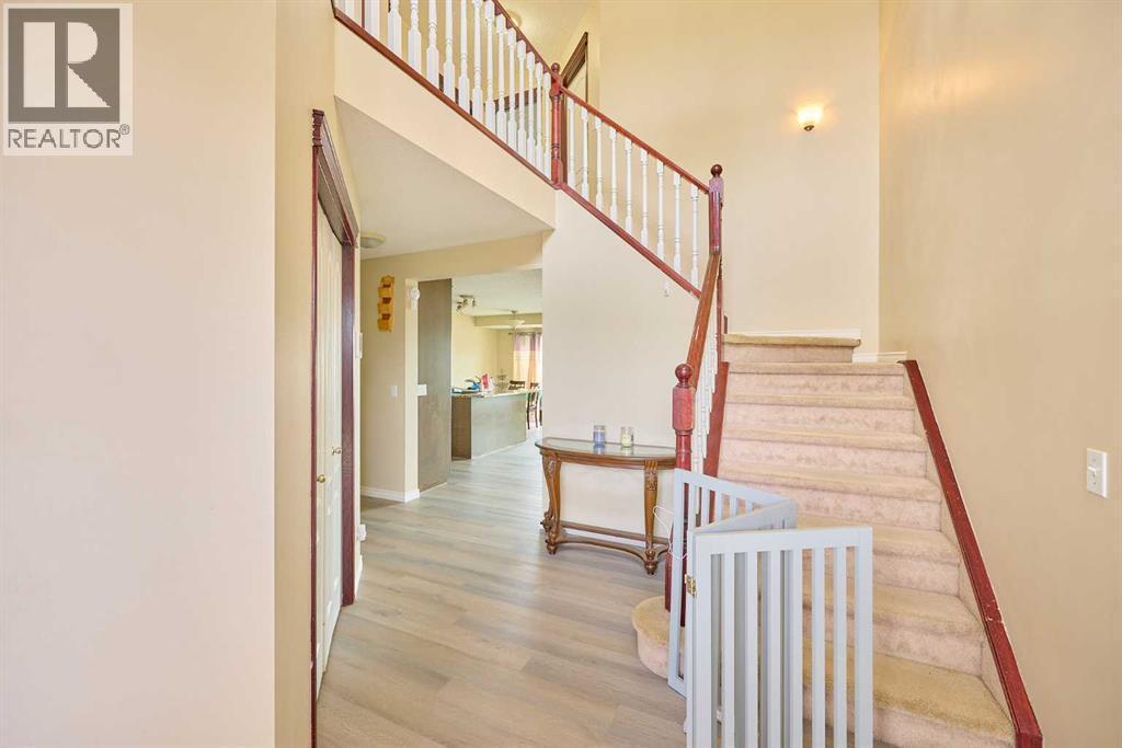 117 Douglas Ridge Circle Se, Calgary, AB