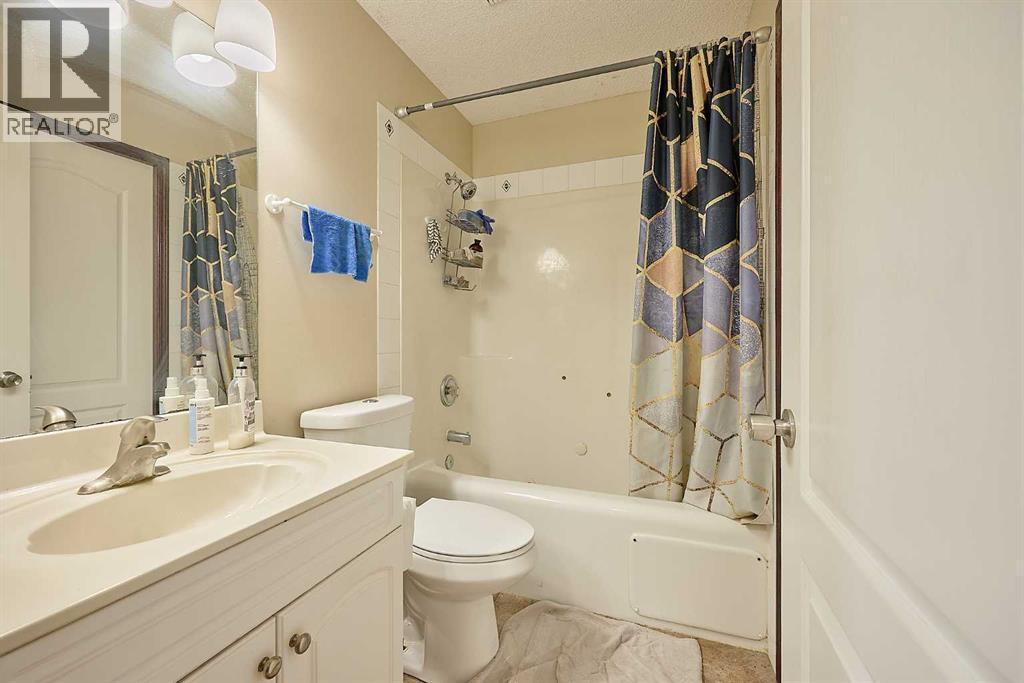 117 Douglas Ridge Circle Se, Calgary, AB