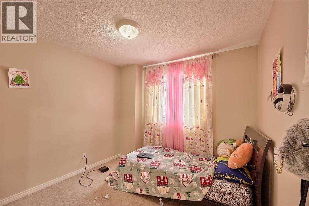 117 Douglas Ridge Circle Se, Calgary, AB