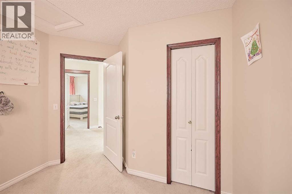 117 Douglas Ridge Circle Se, Calgary, AB