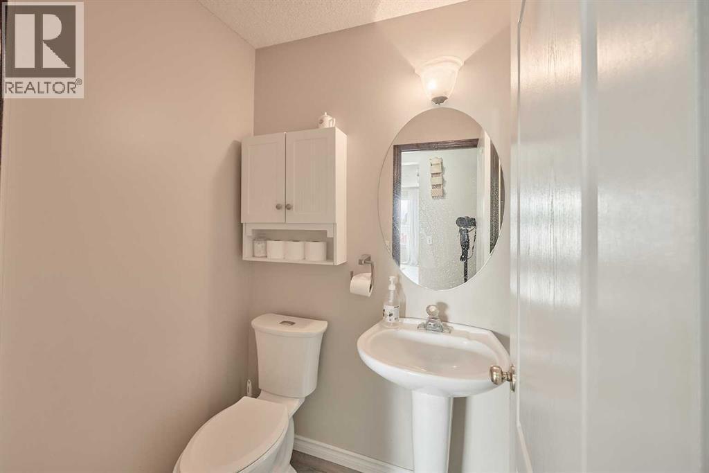 117 Douglas Ridge Circle Se, Calgary, AB