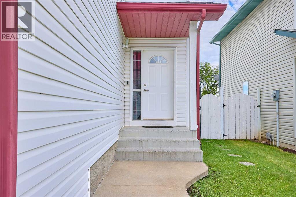 117 Douglas Ridge Circle Se, Calgary, AB