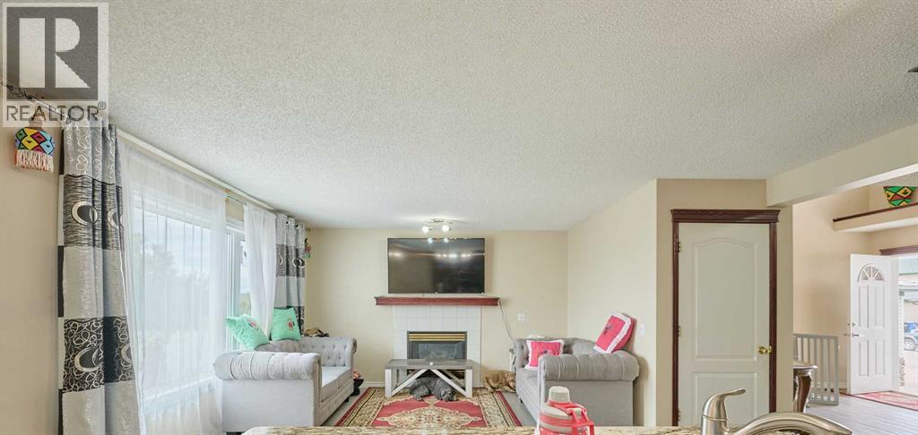 117 Douglas Ridge Circle Se, Calgary, AB