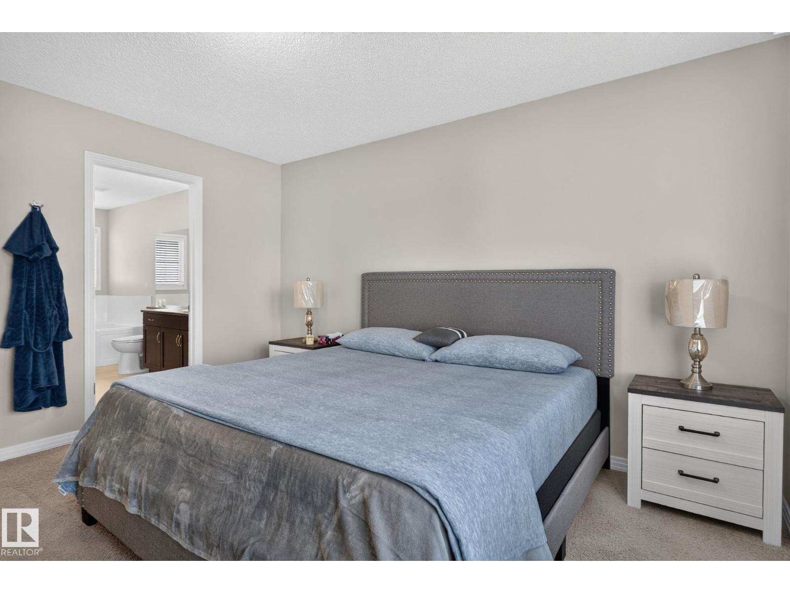 7858 170A Av Nw, Edmonton, AB