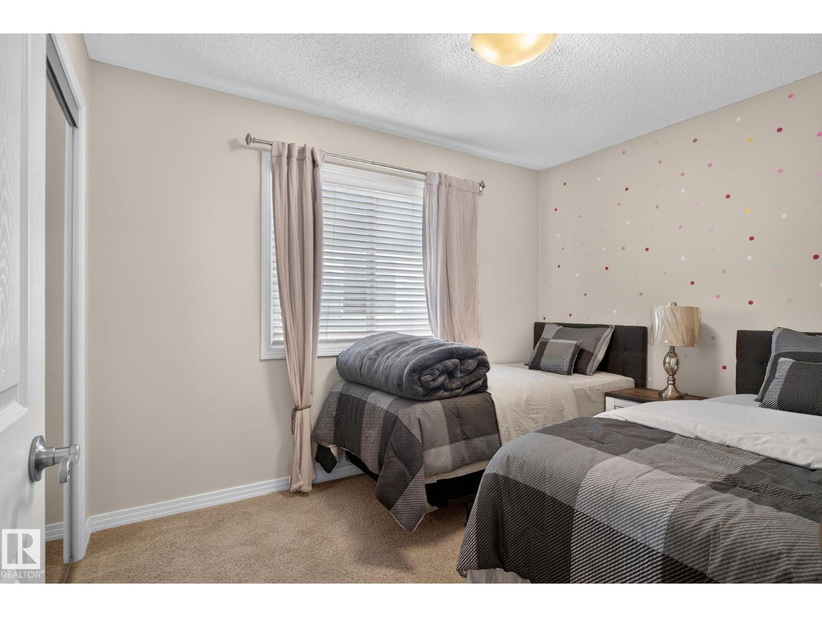 7858 170A Av Nw, Edmonton, AB