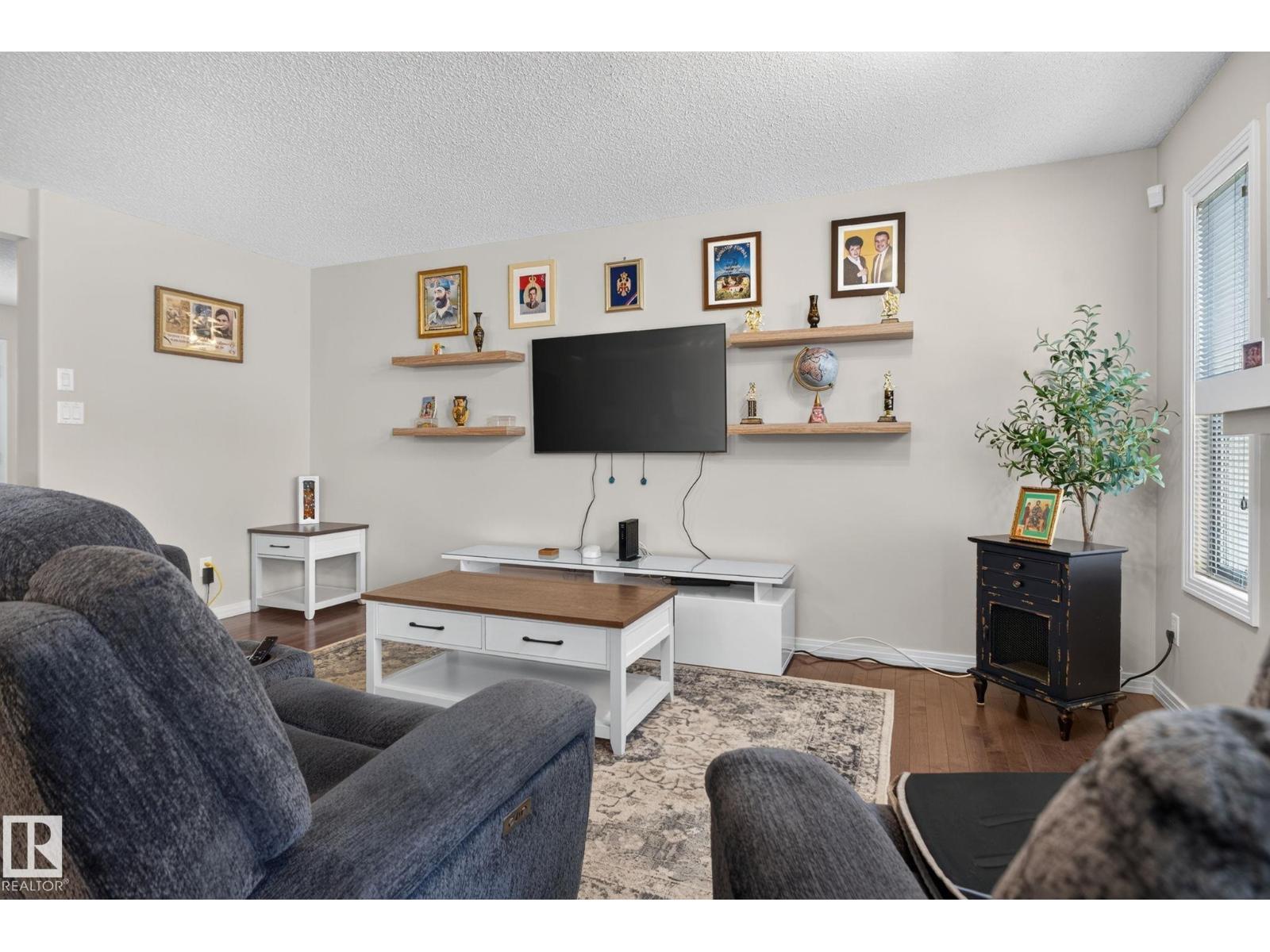 7858 170A Av Nw, Edmonton, AB
