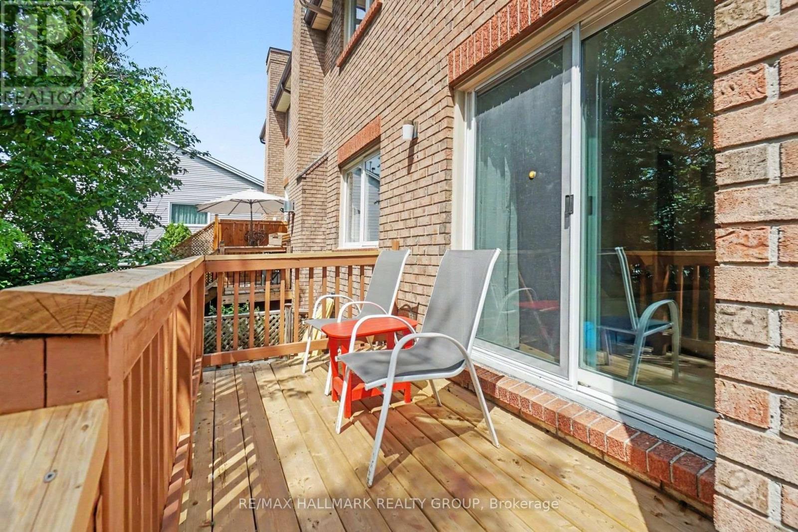 Deck off living room - 48 Dunbarton Court, Ottawa, ON