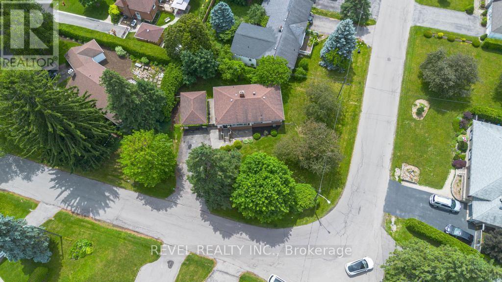16 Carrington Court, Hamilton, ON